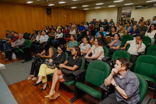 Concluiu-se nessa sexta-feira (12), mais uma semana de cursos ofertados pela Escola de Governança Pública do Estado do Pará (EGPA). Desta vez, no período de 08 a 12 de abril, cerca de 130 servidores receberam os certificados, durante cerimônia na sede do órgão, de Sistema Integrado de Administração Financeira para Estados e Municípios, (Siafem Operacional), Licitação e contratos na administração pública e Elaboração de projetos e captação de recursos.

FOTO: WAGNER SANTANA / AGÊNCIA PARÁ
DATA: 12.04.2019
BELÉM - PA <div class='credito_fotos'>Foto: Wagner Santana / Ag. Pará   |   <a href='/midias/2019/originais/79e91e78-778a-40ff-9c95-72c3af6105b9.jpg' download><i class='fa-solid fa-download'></i> Download</a></div>