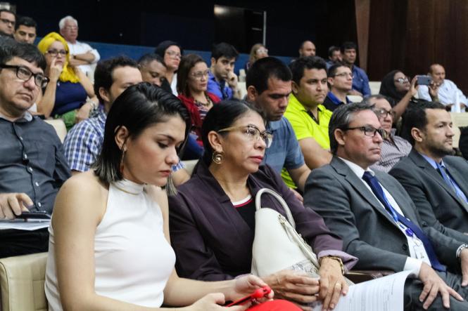 A Secretaria de Estado da Fazenda (Sefa) realizou, nesta segunda-feira (18), uma reunião de trabalho com a presença de 39 órgãos públicos estaduais para tratar sobre a implantação do Documento de Arrecadação Estadual (DAE). Esse é o único documento válido para o recolhimento de taxas estaduais, conforme determina a Lei n° 8455/2016.

FOTO: ASCOM / SEFA
DATA: 18.03.2019
BELÉM - PA   <div class='credito_fotos'>Foto: ASCOM / SEFA   |   <a href='/midias/2019/originais/7a040228-7155-4531-b071-ae94f122be70.jpg' download><i class='fa-solid fa-download'></i> Download</a></div>