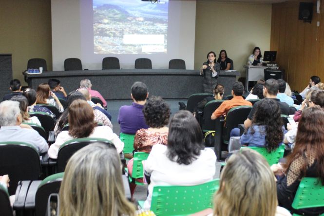 A Secretaria de Estado de Planejamento (Seplan) retomou, nesta segunda-feira (22), a programação das Oficinas Regionalizadas do Plano Plurianual (PPA) 2020-2023. Na semana anterior ao feriado de Páscoa, os técnicos da área de planejamento, de diversos órgãos estaduais, conheceram os indicadores e elaboraram propostas para seis das 12 Regiões de Integração (RI) do Pará. Já nesta semana, até a próxima quarta-feira (24), irão discutir as regiões restantes, contemplando, ao final, todo o Estado com sugestões de melhorias em diversas áreas.

FOTO: ASCOM / SEPLAN
DATA: 22.04.2019
BELÉM - PARÁ <div class='credito_fotos'>Foto: ASCOM / SEPLAN   |   <a href='/midias/2019/originais/7ab8ae01-7d01-41c7-8912-4e17ba766ec3.jpg' download><i class='fa-solid fa-download'></i> Download</a></div>