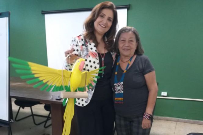 A artesã e técnica cultural Maria Luísa Nunes, de 61 anos, nunca imaginou que a arte de customizar roupas com remendos, que aprendeu ainda na infância com a sua avó, a levaria tão longe: do Quilombo Boca da Mata, no município de Salvaterra, região da Ilha do Marajó, para o maior evento de moda do país e o mais importante da América Latina: o São Paulo Fashion Week (SPFW). Ela foi convidada, pela organização do evento, para participar de um bate-papo e compartilhar a sua experiência e processo de criação de camisas customizadas por ela, com representação da mulher negra.

FOTO: IDEFLOR - BIO / DIVULGAÇÃO
DATA: 09.05.2019
SÃO PAULO - SP <div class='credito_fotos'>Foto: Ascom Ideflor-Bio   |   <a href='/midias/2019/originais/7c0d2871-eabb-4b4f-868f-2fc85b4fe94a.jpg' download><i class='fa-solid fa-download'></i> Download</a></div>