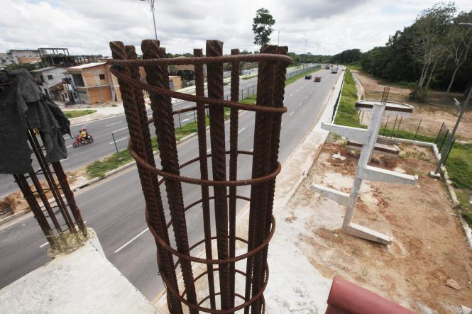 Apesar de ter sido aberta para o tráfego em outubro de 2018, ainda há diversos serviços inacabados no prolongamento da avenida João Paulo II