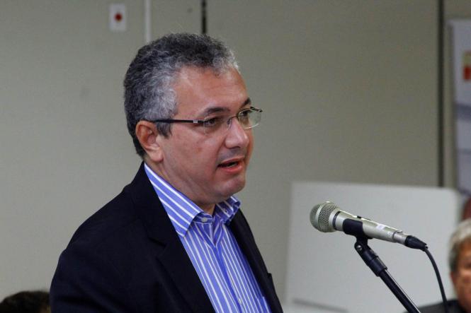 O secretário da Fazenda, René Sousa, empossou na tarde desta segunda-feira, (14), o coordenador da unidade regional de Belém, o auditor fiscal de receitas estaduais Mário Neves. Ele também visitou as unidades que funcionam no prédio da Central de Serviços da Sefa, na Gentil Bittencourt. A Coordenação de Belém é a maior unidade em número de contribuintes de impostos estaduais. Na foto, o diretor de Fiscalização, auditor de receitas estaduais Marcos Matos.

FOTO: ADRIANO NASCIMENTO/DIVULGAÇÃO
DATA: 15.01.2019
BELÉM - PARÁ <div class='credito_fotos'>Foto: Ascom Sefa   |   <a href='/midias/2019/originais/7d3c6793-bd91-4e93-abf3-f55699502741.jpg' download><i class='fa-solid fa-download'></i> Download</a></div>