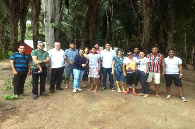 No terceiro dia do programa Governo por Todo o Pará no sudeste do estado, a secretária de educação, professora Leila Freire, visitou algumas escolas indígenas da região. O objetivo foi conhecer de perto a condição do ensino e as necessidades dos estudantes. 

FOTO: ASCOM / SEDUC
DATA: 05.04.2019
MARABÁ - PA <div class='credito_fotos'>Foto: ASCOM / SEDUC   |   <a href='/midias/2019/originais/7d40cc12-ebb5-45d7-8ba7-8e95f6ca57b8.jpg' download><i class='fa-solid fa-download'></i> Download</a></div>