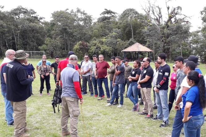 Com o intuito de ampliar e atualizar os servidores do Centro Integrado de Operações (Ciop), a Secretaria de Segurança Pública e Defesa Social (Segup), por meio do Ciop, realizou o curso denominado “Capacitação em Conduta Policial Militar Defensiva (CCPMD) – Módulo Promotor”, organizado com metodologia teórico-prática, em parceria com a Polícia Militar do Pará (PMPA).

FOTO: ASCOM / CIOP
DATA: 18.04.2019
BELÉM - PARÁ <div class='credito_fotos'>Foto: ASCOM / CIOP   |   <a href='/midias/2019/originais/7d511d8c-9c12-404a-871b-5c3bf2404755.jpg' download><i class='fa-solid fa-download'></i> Download</a></div>