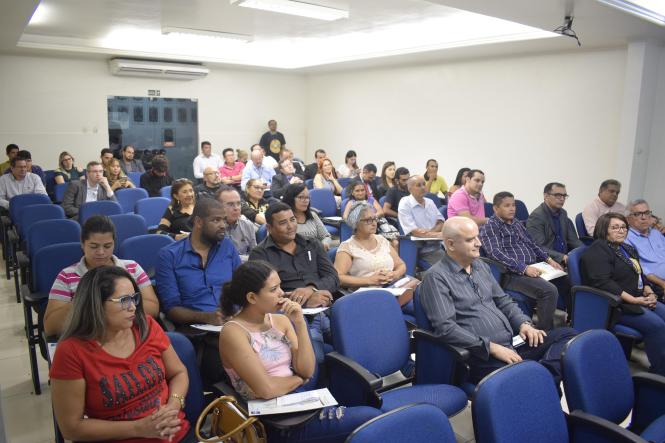 “Nosso objetivo é somar esforços para que Castanhal seja, em breve, sede de um Condomínio Industrial paraense“, disse o presidente da Companhia de Desenvolvimento Econômico do Pará (Codec), Lutfala Bitar, que representou o governador do Estado, nesta quarta-feira (20), durante o I Fórum de Desenvolvimento Econômico e Oportunidades de Negócios em Castanhal, no nordeste do Estado.

FOTO: ASACOM / CODEC
DATA: 21.03.2019
CASTANHAL - PA <div class='credito_fotos'>Foto: ASCOM / CODEC   |   <a href='/midias/2019/originais/7d8eed9f-17bf-4692-a92d-ac5972f08c07.jpg' download><i class='fa-solid fa-download'></i> Download</a></div>