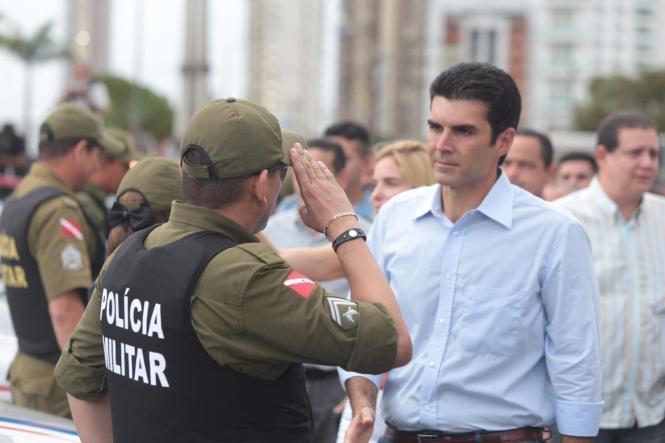 O governador Helder Barbalho lançou, na tarde deste sábado (12), em Belém, a operação "Polícia Mais Forte", que consiste no fortalecimento da Polícia Militar do Pará (PM-PA) por meio da melhoria das condições de trabalho dos agentes de segurança e, consequentemente, a melhoria do serviço prestado à população. 

FOTO: AG. PARÁ
DATA: 12.01.2019
BELÉM - PARÁ <div class='credito_fotos'>Foto: Agência Pará   |   <a href='/midias/2019/originais/7d9c6df7-f66b-4491-8764-1e41e0a50351.jpg' download><i class='fa-solid fa-download'></i> Download</a></div>