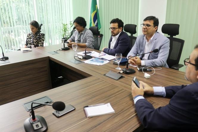 SEMAS

FOTO: ASCOM /SEMAS <div class='credito_fotos'>Foto: ASCOM / SEMAS   |   <a href='/midias/2019/originais/7da34c93-e842-4c14-85d7-38b2563a7555.jpg' download><i class='fa-solid fa-download'></i> Download</a></div>