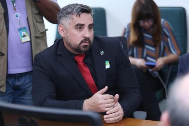 O governador tem ainda agenda com a ministra da Agricultura, Tereza Cristina, com a qual vai falar das ações de combate da Mosca da Carambola e febre aftosa, executadas pela Agência de Defesa Agropecuária do Estado (Adepará).

FOTO: JAILSON SAM / DIVULGAÇÃO
DATA: 19.02.2019 <div class='credito_fotos'>Foto: Jailson Sam / Divulgação   |   <a href='/midias/2019/originais/7dbd3f39-af9b-4db9-9398-b31670189003.jpg' download><i class='fa-solid fa-download'></i> Download</a></div>