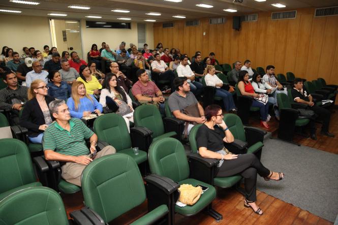 A Escola de Governança do Pará (EGPA) certificou, nesta sexta-feira (29), 114 servidores públicos municipais e estaduais pela participação em três cursos ofertados pelo órgão no período de 25 a 29 de março. A entrega dos documentos de conclusão da qualificação foi feita em cerimônia realizada na sede do órgão, em Belém.

FOTO: WAGNER SANTANA / AGÊNCIA PARÁ
DATA: 29.03.2019
BELÉM - PA <div class='credito_fotos'>Foto: Wagner Santana / Ag. Pará   |   <a href='/midias/2019/originais/7e028908-6954-45ef-b8b8-2ce5a103bb6a.jpg' download><i class='fa-solid fa-download'></i> Download</a></div>
