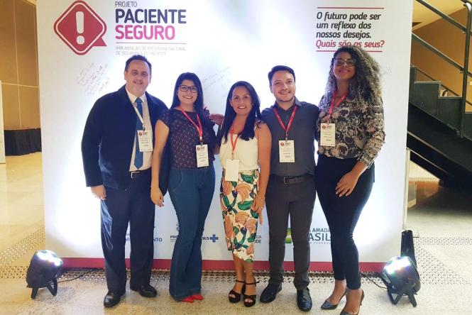 O Hospital Regional do Baixo Amazonas, em Santarém (PA) participou do II Encontro Internacional do Projeto Paciente Seguro, realizado em Brasília, nesta semana. O evento reúne profissionais de saúde de todas as regiões do País para compartilhar experiências e conhecimento sobre segurança do paciente e qualificação do Sistema Único de Saúde (SUS).

FOTO: ASCOM / HRBA
DATA: 11.04.2019
SANTARÉM - PA <div class='credito_fotos'>Foto: Ascom / HRBA   |   <a href='/midias/2019/originais/7e2af116-52c2-4935-b22a-6a59c6c844cf.jpg' download><i class='fa-solid fa-download'></i> Download</a></div>