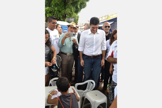 O Departamento de Trânsito do Estado do Pará (Detran) participou, na manhã desta quarta-feira (27), da Ação Social Integrada da Cidadania em comemoração aos 392 anos do Ver-o-Peso, uma realização do Governo do Estado do Pará. O órgão marcou presença por meio da sua Coordenadoria de Educação de Trânsito, orientando a população quanto à legislação e dando uma amostra do trabalho desenvolvido nas ruas.

FOTO: ASCOM / DETRAN
DATA: 27.03.2019
BELÉM - PA <div class='credito_fotos'>Foto: ASCOM / DETRAN   |   <a href='/midias/2019/originais/7e497ca8-c067-407d-bf10-0ccfcc23977e.jpg' download><i class='fa-solid fa-download'></i> Download</a></div>