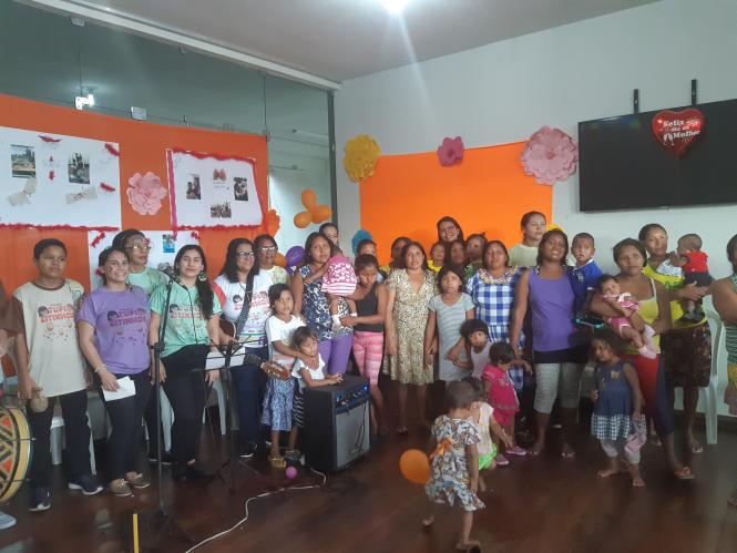 Apresentação de danças típicas, peças de artesanato e da culinária típica, e um momento de troca de experiências, marcaram o início da Semana de Valorização da Mulher Indígena Warao, evento alusivo ao Dia Internacional da Mulher, realizado na tarde desta sexta-feira (8), no Abrigo Estadual para Migrantes Domingos Zahluth, em Belém. O evento, que tem como tema “Oko Tautuma Taera - Somos Mulheres Fortes”.

FOTO: ASCOM / SEASTER
DATA: 09.03.2019
BELÉM - PARÁ  <div class='credito_fotos'>Foto: ASCOM / SEASTER    |   <a href='/midias/2019/originais/7e7a15b5-d64f-4538-a0b0-03ad6cfd8544.jpg' download><i class='fa-solid fa-download'></i> Download</a></div>