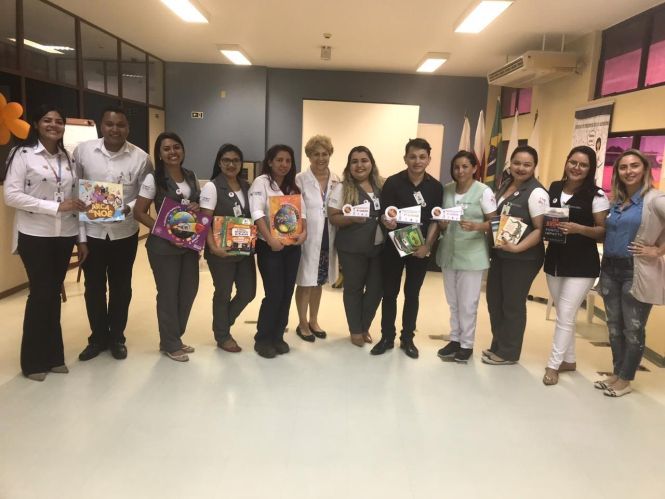 Equipes da gincana do seminário da qualidade exibem alguns itens que serão doados aos usuários em internação no HRPM <div class='credito_fotos'>Foto: Ascom HRPM   |   <a href='/midias/2019/originais/7e8522fc-004c-450b-abd2-0c38621022dd.jpg' download><i class='fa-solid fa-download'></i> Download</a></div>