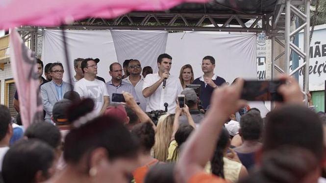 O governador Helder Barbalho e o vice-governador, Lúcio Vale, inauguraram neste sábado (23) a segunda agência do Banco do Estado do Pará (Banpará) em 80 dias de governo, dessa vez no município de Porto de Moz, no oeste paraense. 

FOTO: MARCO SANTOS / AG. PARÁ
DATA: 23.03.3029
PORTO DE MOZ - PARÁ <div class='credito_fotos'>Foto: Marco Santos / Ag. Pará   |   <a href='/midias/2019/originais/7ee72c9a-a379-4397-87cc-558cf1159049.jpg' download><i class='fa-solid fa-download'></i> Download</a></div>