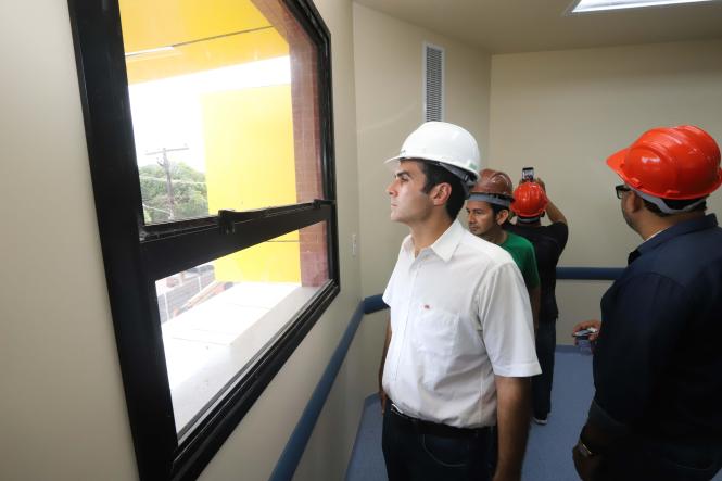 O governador Helder Barbalho esteve, na tarde da sexta-feira (22), no município de Itaituba, no sudoeste do Pará, cumprindo a agenda do programa Governo Por Todo o Pará. O chefe do Executivo Estadual percorreu as obras do Hospital Regional do Tapajós e da duplicação do perímetro urbano da Rodovia Transamazônica, e ainda visitou o hospital municipal.

FOTO: MARCO SANTOS / AG. PARÁ
DATA: 23.03.2019
ITAITUBA - PARÁ <div class='credito_fotos'>Foto: Marco Santos / Ag. Pará   |   <a href='/midias/2019/originais/7f1cd58a-f605-468c-bb63-65079fc6925d.jpg' download><i class='fa-solid fa-download'></i> Download</a></div>