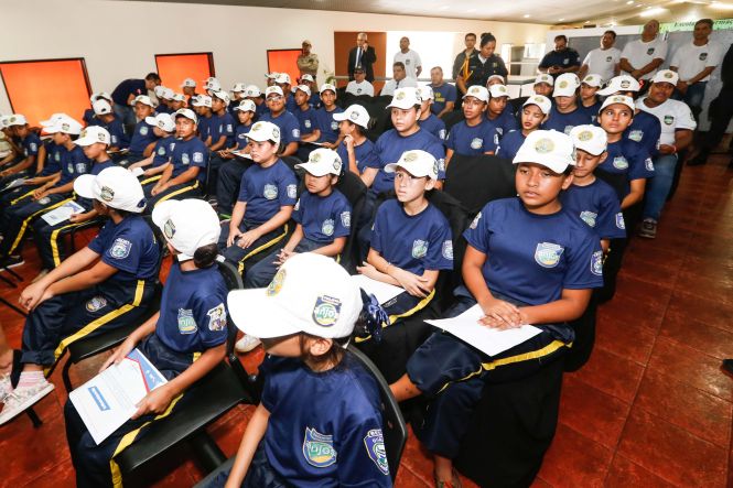 O Governo do Estado, por meio da Secretaria de Segurança Pública e Defesa Social (Segup), juntamente com o Centro Integrado de Operações, lançou o Projeto Amigo do Ciop, nesta sexta-feira (26), no Espaço São José Liberto, na Cidade Velha, em Belém.

FOTO: WAGNER SANTANA / AGÊNCIA PARÁ
DATA: 29.04.2019
BELÉM - PARÁ <div class='credito_fotos'>Foto: Wagner Santana / Ag. Pará   |   <a href='/midias/2019/originais/805f91e9-23cb-4d72-8124-2a075515f47f.jpg' download><i class='fa-solid fa-download'></i> Download</a></div>