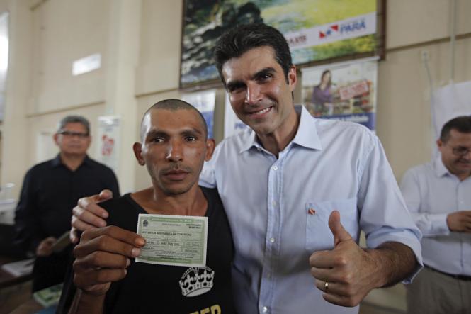 Marabá completa 106 anos nesta sexta-feira (5) e as comemorações iniciaram cedo. Um bolo de 16 metros fez parte de um café da manhã especial servido na orla do município. Sede do Governo desde a quarta-feira (3), a cidade receberá mais investimentos anunciados pelo governo do estado.

FOTO: MAYCON NUNES / AGENCIA PARA
DATA: 05.04.2019
MARABA - PARA <div class='credito_fotos'>Foto: Maycon Nunes / Ag. Pará   |   <a href='/midias/2019/originais/8067f2eb-6f85-41af-a522-32aa195907b0.jpg' download><i class='fa-solid fa-download'></i> Download</a></div>