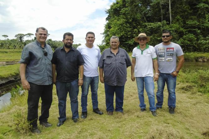 Nesta sexta-feira (15), um mutirão de limpeza foi realizado na área da unidade, é o início de muito trabalho. Neste primeiro momento, foram realizados serviços de capina e limpeza dos tanques. A ação pode ser desenvolvida, graças a um trabalho em conjunto com vários órgãos do Estado na região.

FOTO: INGRID SUSSUARANA / ASCOM CRGSP
DATA: 16.03.2019
SANTARÉM - PA

















































































































































































 <div class='credito_fotos'>Foto: INGRID SUSSUARANA / ASCOM CRGSP   |   <a href='/midias/2019/originais/80e30e95-8b18-45b4-be6d-29533c4b5879.jpg' download><i class='fa-solid fa-download'></i> Download</a></div>