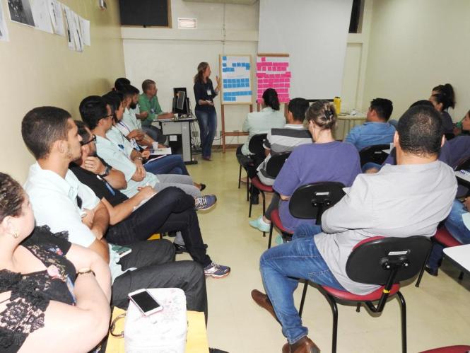           Gestores do Hospital Regional Público da Transamazônica (HRPT), em Altamira (PA), definiram o planejamento estratégico que norteará as ações de atuação e gestão da unidade de saúde no biênio 2019/2020. Entre as ações programas estão a maior interação com a comunidade local por meio de palestras educativas, mudanças nos processos de assistência à pacientes internados, redução de custos e de emissão de CO2 através do plantio de mudas, por exemplo.

FOTO: DIVULGAÇÃO / HRPT
DATA: 07.02.2019
ALTAMIRA - PARÁ

 <div class='credito_fotos'>Foto: ASCOM HRPT   |   <a href='/midias/2019/originais/81650b3a-a29e-47d2-bc56-3dd7e9b3c1a7.jpg' download><i class='fa-solid fa-download'></i> Download</a></div>