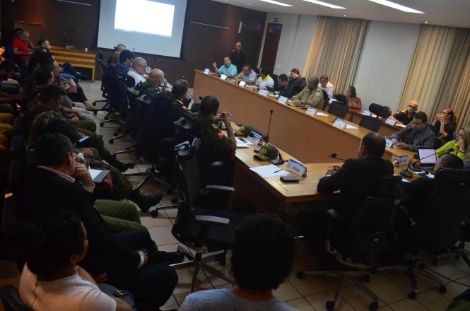 Representantes de blocos de carnaval, moradores do bairro da Cidade Velha e instituições de segurança pública e moradores do bairro da Cidade Velha participaram nesta quinta-feira, 31, da reunião de avaliação e ajustes finais para o segundo final de semana do Pré-Carnaval 2019. A reunião ocorreu no plenário da Secretaria de Estado de Segurança Pública e Defesa Social (Segup).

FOTO: DIVULGAÇÃO / ASCOM SEGUP
DATA: 31.01.2019
BELÉM - PARÁ <div class='credito_fotos'>Foto: Ascom Segup   |   <a href='/midias/2019/originais/81f43474-e4cd-4f32-8a6f-5e00bca4fd15.jpg' download><i class='fa-solid fa-download'></i> Download</a></div>