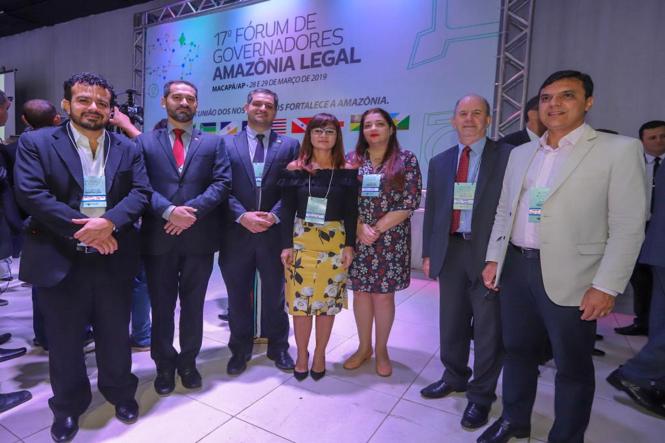 No evento realizado em Macapá, capital do estado do Amapá, o Pará está coordenando a Câmara de Meio Ambiente e Desenvolvimento Sustentável, no contexto do Fórum dos Secretários de Meio Ambiente da Amazônia Legal. Na pauta desta quinta (28), ficou decidido que o Pará ficará mais seis meses como coordenador do Fórum de Secretários e depois passará a coordenação para o Mato Grosso.

FOTO: ASCOM / SEMAS
DATA: 28.03.2019
MACAPÁ - AP <div class='credito_fotos'>Foto: ASCOM / SEMAS   |   <a href='/midias/2019/originais/82cc7eab-7393-4b13-821a-48478f2d633e.jpg' download><i class='fa-solid fa-download'></i> Download</a></div>