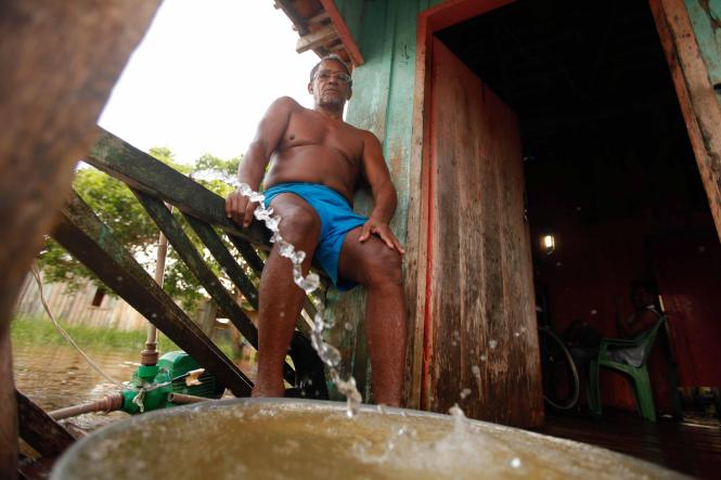 A Defesa Civil do Estado já está no município de São Domingos do Capim, no nordeste do Pará, que foi atingido por forte alagamento desde a última quinta-feira (21). 

FOTO: MAYCON NUNES / AGÊNCIA PARÁ
DATA: 23.03.2019
SÃO DOMINGOS DO CAPIM - PARÁ <div class='credito_fotos'>Foto: Maycon Nunes / Ag. Pará   |   <a href='/midias/2019/originais/838fef0d-294c-420a-b4ca-c6350f2949b5.jpg' download><i class='fa-solid fa-download'></i> Download</a></div>