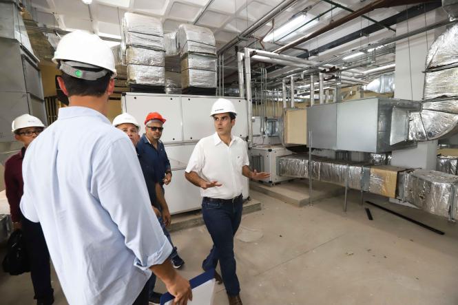 O governador Helder Barbalho esteve, na tarde da sexta-feira (22), no município de Itaituba, no sudoeste do Pará, cumprindo a agenda do programa Governo Por Todo o Pará. O chefe do Executivo Estadual percorreu as obras do Hospital Regional do Tapajós e da duplicação do perímetro urbano da Rodovia Transamazônica, e ainda visitou o hospital municipal.

FOTO: MARCO SANTOS / AG. PARÁ
DATA: 23.03.2019
ITAITUBA - PARÁ <div class='credito_fotos'>Foto: Marco Santos / Ag. Pará   |   <a href='/midias/2019/originais/84348841-42c8-4534-9aae-e858a90ddfb3.jpg' download><i class='fa-solid fa-download'></i> Download</a></div>