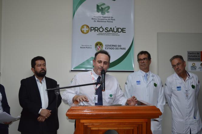 Hospital Regional de Santarém inaugura primeiro Centro de Estudos e Pesquisas da Amazônia
Na foto : Neurocirurgião Erik Jennings

FOTO: DIVULGAÇÃO
DATA: 14.02.2019
SANTARÉM - PARÁ <div class='credito_fotos'>Foto: Divulgação   |   <a href='/midias/2019/originais/84ec7714-875c-4a37-83ff-21cf5ab8855e.jpg' download><i class='fa-solid fa-download'></i> Download</a></div>
