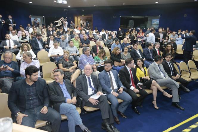 Simplificar a legislação tributária e facilitar o cumprimento das obrigações pelos contribuintes é uma das principais metas da Secretaria da Fazenda do Pará, afirmou o secretário da Fazenda, René Sousa Junior, em palestra realizada na Fiepa, atendendo a convite da Associação dos Advogados Tributaristas do Pará. No encontro, o secretário antecipou uma série de medidas que serão tomadas pela Fazenda Estadual para aperfeiçoar o processo administrativo tributário, atualizar a legislação e facilitar o acesso dos contribuintes às informações e serviços disponíveis.

FOTO: RICARDO AMANAJÁS / AGÊNCIA PARÁ
DATA: 28.03.2019
BELÉM - PA <div class='credito_fotos'>Foto: Ricardo Amanajás / Ag. Pará   |   <a href='/midias/2019/originais/852c2dc9-4cbc-4e7d-8d69-a3da7256549f.jpg' download><i class='fa-solid fa-download'></i> Download</a></div>