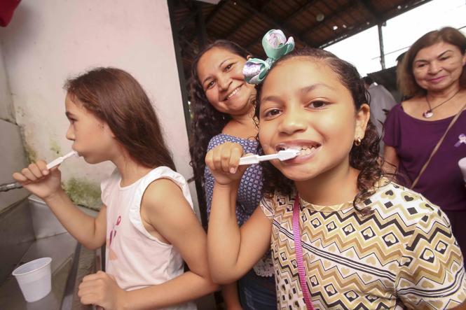A Secretária de Saúde do Estado do Pará realizou, na manhã deste sábado (16), um evento voltado à comunidade do bairro da Terra Firme, em Belém. A ação social fez parte da programação da campanha Março Lilás, promovida pela Sespa durante este mês, no intuito de conscientizar mulheres sobre a prevenção do câncer de colo de útero.

FOTO: WAGNER SANTANA / AGÊNCIA PARÁ
DATA: 16.03.2019
BELÉM - PA
 <div class='credito_fotos'>Foto: Wagner Santana / Ag. Pará   |   <a href='/midias/2019/originais/85989b01-551b-4d91-a958-60f377976ce7.jpg' download><i class='fa-solid fa-download'></i> Download</a></div>