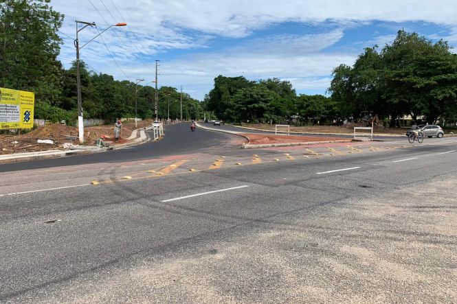 Com o objetivo de dialogar e levar informação e esclarecimentos à sociedade, o Núcleo de Gerenciamento de Transporte Metropolitano (NGTM) reuniu com a Associação dos Moradores do Benguí (AMOB), em Belém, no final da tarde da terça-feira (23), para apresentar o projeto de Adequação e Duplicação da Rua Yamada - Rodovia do Tapanã, obra que está sendo executada pelo Governo do Estado.

FOTO: ASCOM / NGTM
DATA: 24.04.2019
BELÉM - PARÁ <div class='credito_fotos'>Foto: ASCOM NGTM   |   <a href='/midias/2019/originais/86271048-13b7-4f32-a0a2-06e31596640c.jpg' download><i class='fa-solid fa-download'></i> Download</a></div>