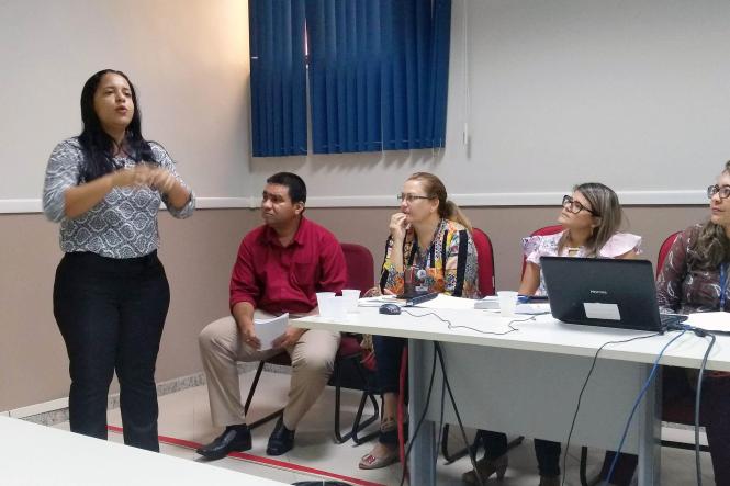 “Viemos discutir o último quadrimestre de 2018, e isso é essencial para nós que estamos iniciando a Gestão Hélder Barbalho, a fim de avaliarmos o que se deixou de cumprir na administração anterior e corrigirmos as falhas no Plano Plurianual 2020-2023’’, observou o diretor de Desenvolvimento da Indústria, Comércio e Serviços (DDICS), da Secretaria de Desenvolvimento Econômico, Mineração e Energia do Pará (Sedeme), Francisco Pantoja, na Oficina de Monitoramento e Avaliação de Programas do PPA, de 2016-2019, realizada pela Secretaria de Estado de Planejamento e Administração (Seplan), ao longo desta semana e encerrada nesta sexta-feira, 15, em sua sede à rua Boaventura da Silva, no bairro do Umarizal, em Belém. 

FOTO: VALÉRIA NASCIMENTO / ASCOM SEDEME
DATA: 16.02.2019
BELÉM - PA <div class='credito_fotos'>Foto: VALÉRIA NASCIMENTO / ASCOM SEDEME   |   <a href='/midias/2019/originais/884e3d12-899f-494e-803e-787492c0e827.jpg' download><i class='fa-solid fa-download'></i> Download</a></div>