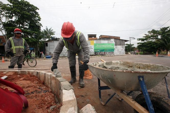 Mesmo com as obras em andamento, a população que vive às margens ou próximo ao Canal do Tucunduba já consegue perceber a melhoria na qualidade de vida. O projeto, que prevê a dragagem e revestimento total do canal, vai beneficiar milhares de moradores dos bairros do Guamá, Terra Firme, Canudos e Marco, em Belém.

FOTO: WAGNER SANTANA / AG. PARÁ
DATA: 13.02.2019
BELÉM - PARÁ <div class='credito_fotos'>Foto: Wagner Santana / Ag. Pará   |   <a href='/midias/2019/originais/88d61c09-7b10-4318-b2fb-ba69daf49299.jpg' download><i class='fa-solid fa-download'></i> Download</a></div>