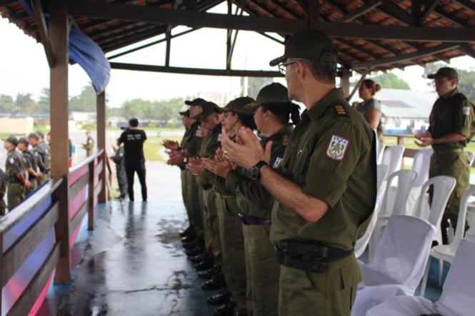 Uma solenidade, realizada na tarde da quinta-feira (28), marcou a passagem de comando do Centro de Formação e Aperfeiçoamento de Praças (Cfap). A tenente-coronel Andréia Keila Costa substitui o tenente-coronel Marcelo de Siqueira Rêgo. A cerimônia foi presidida pelo corregedor geral da Polícia Militar, coronel Albernando Monteiro, que na ocasião representou o comandante geral da PM, coronel José Dilson Melo de Souza Junior. A cerimônia foi no pátio de formatura do Cfap.

FOTO: DIVULGAÇÃO
DATA: 29.03.2019
BELÉM - PA <div class='credito_fotos'>Foto: Divulgação   |   <a href='/midias/2019/originais/8982dc49-976e-4bd6-9610-47f550a54a03.jpg' download><i class='fa-solid fa-download'></i> Download</a></div>