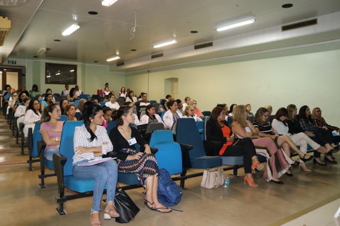 Um Seminário realizado na Fundação Santa Casa do Pará com as equipes da ParáPaz e também do hospital discutiu, na quarta-feira (15), sobre o trabalho integrado entre as instutições para o atendimento às vítimas de violência sexual. O evento buscou mostrar, por meio de exemplos, a força dos profissionais no enfrentamento da questão da violência contra crianças e adolescentes.

FOTO: DIVULGAÇÃO
DATA: 16.05.2019
BELÉM - PARÁ <div class='credito_fotos'>Foto: Divulgação   |   <a href='/midias/2019/originais/89d623d3-428c-41a8-81ec-29e087a41fa7.jpg' download><i class='fa-solid fa-download'></i> Download</a></div>