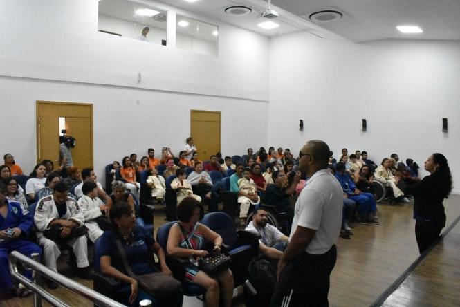 A solenidade realizada no auditório da instituição, contou com a presença do judoca Antônio Tenório, tetracampeão Paralímpico, medalhista de bronze em Londres e medalha de prata nas Paraolimpíadas do Rio 2016, que veio, especialmente, à capital paraense para celebrar mais essa inovação no atendimento a pessoa com deficiência .

FOTO: DIVULGAÇÃO
DATA: 23.03.2019
BELÉM - PARÁ <div class='credito_fotos'>Foto: Divulgação   |   <a href='/midias/2019/originais/8b6fc6aa-91f5-4df3-b647-83f54924fb46.jpg' download><i class='fa-solid fa-download'></i> Download</a></div>