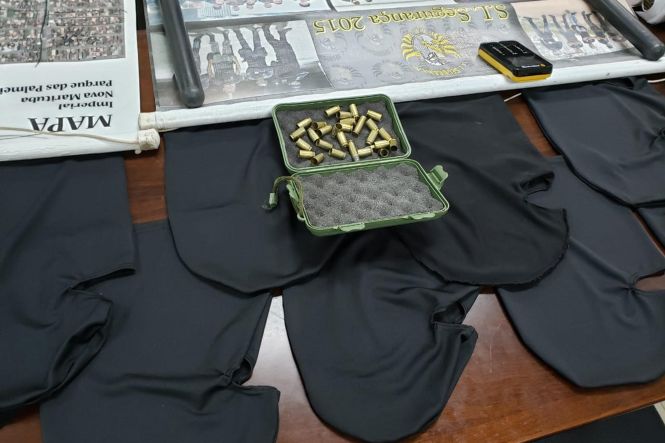 A Polícia Civil do Pará deflagrou, na manhã desta segunda-feira (13), a Operação Ronda Noturna, que resultou no cumprimento de quatro mandados de prisão temporária, três deles contra policiais militares da ativa, por acusação de envolvimento em homicídios e tentativas de homicídio, com características de execução, na Região Metropolitana de Belém. 

FOTO: ASCOM POLICIA CIVIL
DATA: 14.05.2019
BELÉM - PARÁ <div class='credito_fotos'>Foto: Ascom / Policia Civil   |   <a href='/midias/2019/originais/8bc6fdba-cf43-423f-8d9b-96e3cbda249e.jpg' download><i class='fa-solid fa-download'></i> Download</a></div>