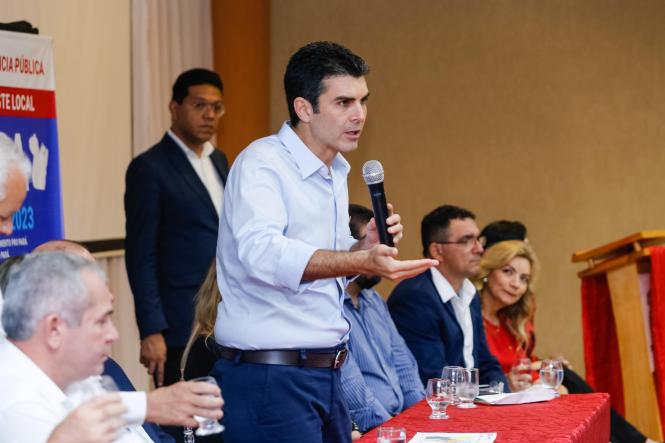 As principais demandas e necessidades da Região de Integração Baixo Amazonas foram discutidas, a partir da olhar da própria sociedade, durante a primeira audiência pública do Plano Plurianual (PPA) 2020-2023, realizada na manhã desta quinta-feira (21), no auditório da Universidade do Estado do Pará (Uepa), em Santarém. A abertura da audiência foi realizada pelo Governador Helder Barbalho em meio às atividades do programa Governo por Todo o Pará.  

FOTO: MARCO SANTOS / AGÊNCIA PARÁ
DATA: 21.03.2019
SANTARÉM - PA <div class='credito_fotos'>Foto: Marco Santos / Ag. Pará   |   <a href='/midias/2019/originais/8bf2907b-b2c5-4ef2-b7aa-bc164bc3cff7.jpg' download><i class='fa-solid fa-download'></i> Download</a></div>