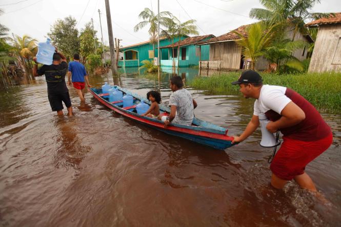 A Defesa Civil do Estado já está no município de São Domingos do Capim, no nordeste do Pará, que foi atingido por forte alagamento desde a última quinta-feira (21). 

FOTO: MAYCON NUNES / AGÊNCIA PARÁ
DATA: 23.03.2019
SÃO DOMINGOS DO CAPIM - PARÁ <div class='credito_fotos'>Foto: Maycon Nunes / Ag. Pará   |   <a href='/midias/2019/originais/8c1c506f-74c5-414c-86a8-a7ba4e1febfd.jpg' download><i class='fa-solid fa-download'></i> Download</a></div>