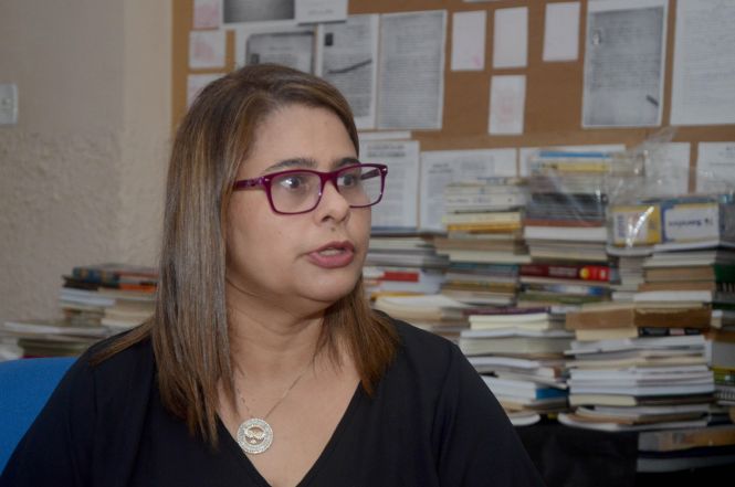 O Tribunal Regional do Trabalho da 8ª região (TRT8) iniciou, nesta quarta-feira (8) uma ação de combate ao trabalho infantil por meio da leitura, visando criar no aluno o hábito de ler e fazendo com que o tempo fora da escola seja ocupado de forma positiva. Com o nome “A Coruja vai aos Bairros”, o projeto vai ser implantado em Escolas Estaduais, Municipais e Comunidades Carentes da Região Metropolitana de Belém.

NA FOTO: ANDRÉA LIBÓRIO

FOTO: ELISEU DIAS / ASCOM SEDUC
DATA: 09.05.2019
BELÉM - PARÁ <div class='credito_fotos'>Foto: Eliseu Dias / Ascom Seduc   |   <a href='/midias/2019/originais/8d386a20-64aa-4122-bfe5-d06cdb1a20f7.jpg' download><i class='fa-solid fa-download'></i> Download</a></div>