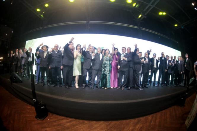 Com a meta de destravar o setor produtivo e aumentar a competitividade do Pará diante de outros mercados, o Governo do Estado firmou cooperação técnica com a Federação da Agricultura e Pecuária do Pará (Faepa). O termo, que envolve secretarias e autarquias da administração direta e indireta, foi assinado na noite desta sexta-feira (12), pelo vice-governador do Pará, Lúcio Vale, durante a cerimônia de posse da nova diretoria da entidade, em Belém.

FOTO: RICARDO AMANAJÁS / AGÊNCIA PARÁ
DATA: 13.04.2019
BELÉM - PARÁ <div class='credito_fotos'>Foto: Ricardo Amanajás / Ag. Pará   |   <a href='/midias/2019/originais/8f45ce61-c8a1-4f09-83e4-b2b79e5dcc64.jpg' download><i class='fa-solid fa-download'></i> Download</a></div>