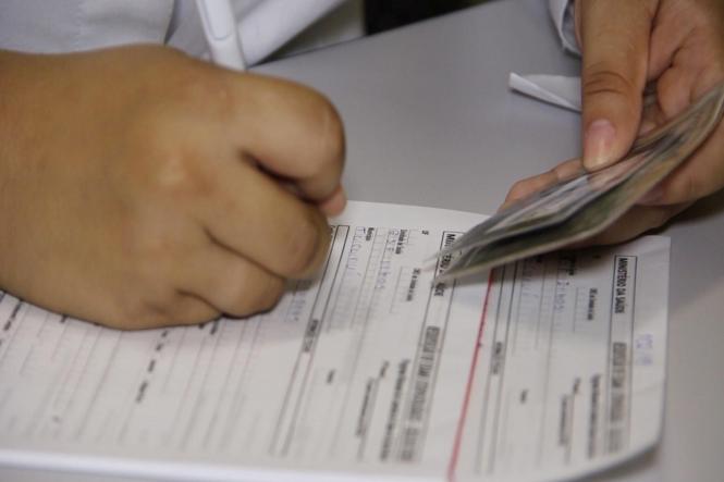 O encerramento da campanha “Março Lilás”, promovida pela Unidade de Alta Complexidade em Oncologia Dr. Vítor Moutinho (Unacon), foi marcado por uma “Blitz da Saúde”. A programação contou com orientações e distribuição de material educativo sobre a importância da prevenção do câncer de colo de útero em pontos estratégicos da cidade de Tucuruí, nesta sexta-feira (29).

FOTO; DIVULGAÇÃO
DATA: 29.03.2019
TUCURUÍ - PA <div class='credito_fotos'>Foto: Divulgação   |   <a href='/midias/2019/originais/8f57804e-720a-4b83-9491-60d08a2230a7.jpg' download><i class='fa-solid fa-download'></i> Download</a></div>