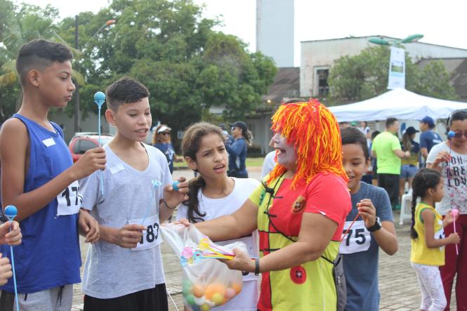 Pela primeira vez, a Companhia de Saneamento do Pará (Cosanpa) realizou a “Corrida e Caminhada das Águas – Preservar para não faltar”. O evento ocorreu na manhã deste domingo (24), no Parque Ambiental do Utinga, como parte da programação pelo Dia Mundial da Água, celebrado no último dia 22.

FOTO: ASCOM / COSANPA
DATA: 24.03.2019
BELÉM - PARÁ <div class='credito_fotos'>Foto: ASCOM / COSANPA   |   <a href='/midias/2019/originais/9058e013-47d7-4bd8-a807-2d7fcd62e50b.jpg' download><i class='fa-solid fa-download'></i> Download</a></div>