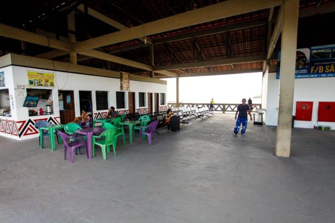 Na manhã desta quarta-feira (23), após reunião na sede do Fórum de Salvaterra, no Arquipélago do Marajó, a Agência de Regulação e Controle de Serviços Públicos (Arcon), o Ministério Público e as empresas Henvil; Arapari Navegação e Banav assinaram um Termo de Ajustamento de Conduta (TAC), que consiste na readequação do porto Camará, porta de entrada e saída da região do Marajó. 

FOTO: MAYCON NUNES/AG. PARÁ
DATA: 23.01.2019
SALVATERRA - PARÁ <div class='credito_fotos'>Foto: Maycon Nunes / Ag. Pará   |   <a href='/midias/2019/originais/908555fb-eb02-4d02-a289-2710c9b03c33.jpg' download><i class='fa-solid fa-download'></i> Download</a></div>