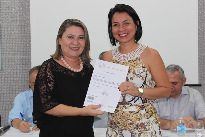 Capacitar servidores é um dos passos para a excelência do serviço público. Pensando nisso, nos últimos dias, o “Governo Por Todo o Pará” realizou cursos de capacitação para funcionários públicos de diferentes municípios da região Oeste do Estado. A programação foi realizada em parceria com a Prefeitura Municipal de Santarém, a Secretaria Estadual de Assistência Social, Trabalho, Emprego e Renda (Seaster) e a Escola de Governança do Estado (EGPA).

FOTO: TAYNÁ HORIGUCHI
DATA: 22.03.2019
SANTARÉM - PA <div class='credito_fotos'>Foto: TAYNÁ HORIGUCHI   |   <a href='/midias/2019/originais/90b1aa1f-a65c-4f8d-9e2f-4ab98b2bdf58.jpg' download><i class='fa-solid fa-download'></i> Download</a></div>