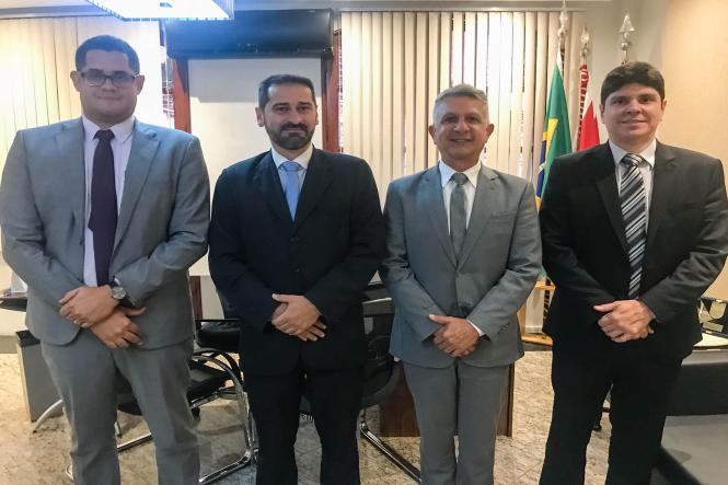 Um acordo de cooperação técnica para o compartilhamento de tecnologias e informações entre a Polícia Federal e a Secretaria de Estado de Segurança Pública e Defesa Social do Pará (Segup) foi debatido na manhã desta quarta-feira (13), em reunião realizada no plenário da Segup. O objetivo é desenvolver e trocar sistemas de dados, recursos de informática, conhecimentos, documentos, entre outros, visando contribuir com investigações e análises criminais.

FOTO: ASCOM / SEGUP
DATA: 13.03.2019
BELÉM - PA <div class='credito_fotos'>Foto: ASCOM / SEGUP   |   <a href='/midias/2019/originais/90fd7c95-4757-4cde-9402-81b964f47f17.jpg' download><i class='fa-solid fa-download'></i> Download</a></div>