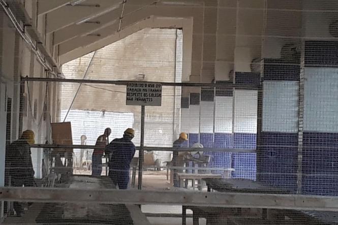 Nesta quinta-feira (31), o secretário regional de Governo do Baixo Amazonas, Henderson Pinto, realizou uma visita às obras do Ginásio Poliesportivo de Santarém, juntamente com a empresa responsável pela execução, e afirmou que as obras devem ser concluídas em até 120 dias.

FOTO: ASCOM CRGBA
DATA: 31.01.2019
SANTARÉM - PARÁ <div class='credito_fotos'>Foto: ASCOM CRG   |   <a href='/midias/2019/originais/91a5f846-d2f2-4953-94fb-efbc6413f24c.jpg' download><i class='fa-solid fa-download'></i> Download</a></div>