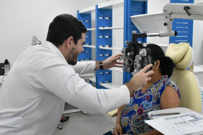 O mutirão para atendimento de pessoas com deficiência visual, promovido pelo Centro Integrado de Inclusão e Reabilitação (CIIR), em parceria com a Secretaria de Estado de Saúde Pública (Sespa), superou a meta de atendimento, que era de 180 pessoas, e registrou 220 atendimentos em apenas dois dias.

“Meu irmão soube do atendimento gratuito pela imprensa e me avisou. Cheguei aqui bem cedo, passei pela consulta médica, fiz exames e agora vou aguardar os resultados e, se for o caso, prosseguir tratamento por aqui mesmo”, disse o auxiliar de serviços gerais, Eugênio Carlos Moreira Barros, 52

FOTO: DIVULGAÇÃO
DATA: 22.02.2019
BELÉM - PARÁ <div class='credito_fotos'>Foto: Divulgação   |   <a href='/midias/2019/originais/91af8f0d-c56a-4b0e-8f39-c499d60079d5.jpg' download><i class='fa-solid fa-download'></i> Download</a></div>