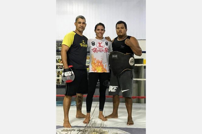 A lutadora paraense Evelin Gomes, 31, terá sua primeira experiência em um dos maiores eventos de artes marciais mistas - MMA do Brasil. A “Vampira”, como é conhecida, vai participar da 92° edição do Shooto Brasil, que acontece neste sábado (25), na Vivi Arena, no Rio de Janeiro, a partir das 20h. Lutando no card principal, categoria peso combinado, a paraense encara a carioca, Tatiane Fontes. Para a competição, a atleta recebeu incentivo da Secretaria de Estado de Esporte e Lazer (Seel).

FOTO:  ASCOM / SEEL
DATA; 24.05.2019
BELÉM - PARÁ <div class='credito_fotos'>Foto: ASCOM / SEEL   |   <a href='/midias/2019/originais/9263c680-a970-4aba-9bad-3e9add5d852b.jpg' download><i class='fa-solid fa-download'></i> Download</a></div>