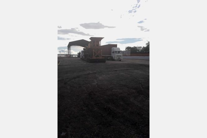 A Agência de Regulação e Controle dos Serviços Públicos do Pará (Arcon-Pa) iniciou a operação de travessia Belém-Barcarena para veículos pesados no Porto da Comara, localizado na rodovia Arthur Bernardes, em Belém. A nova alternativa de travessia vai desafogar o fluxo de caminhões que antes se dirigia para o porto da Celte, na avenida Bernardo Sayão.

FOTO: ASCOM / ARCON
DATA: 30.04.2019
BELÉM - PARÁ <div class='credito_fotos'>Foto: ASCOM / ARCON   |   <a href='/midias/2019/originais/92b13bf0-f42f-4745-8a9b-1b7b9b93eec8.jpg' download><i class='fa-solid fa-download'></i> Download</a></div>